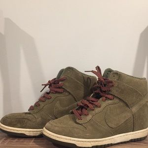 Nike Wedge Heel Sneaker - olive